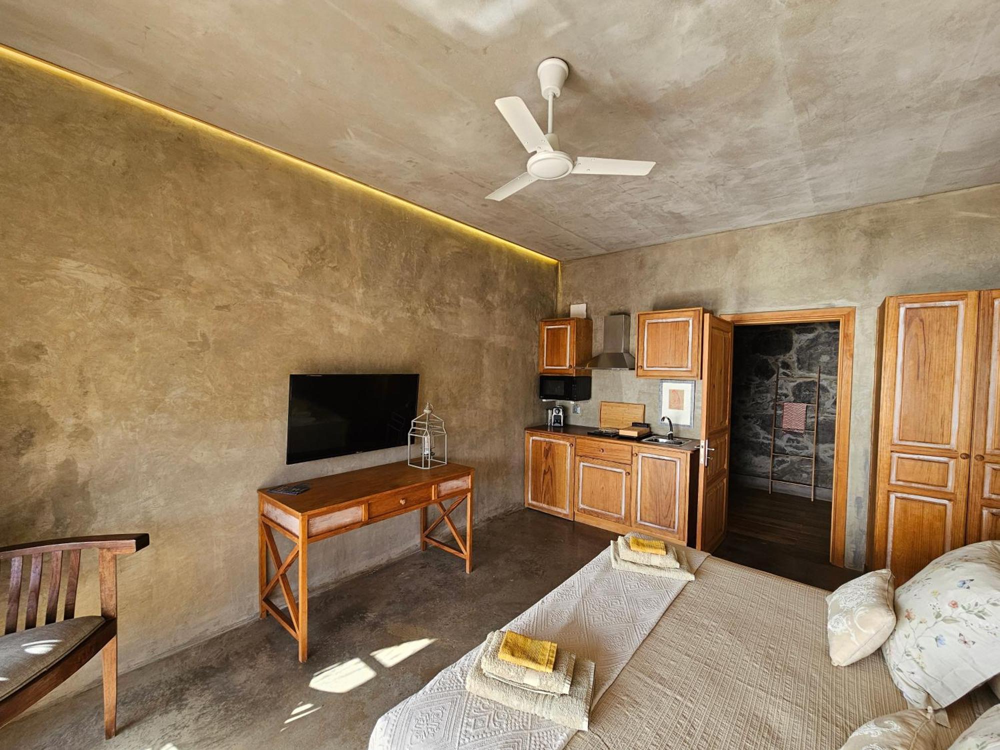 Les Terrasses Suites Calheta  Eksteriør billede